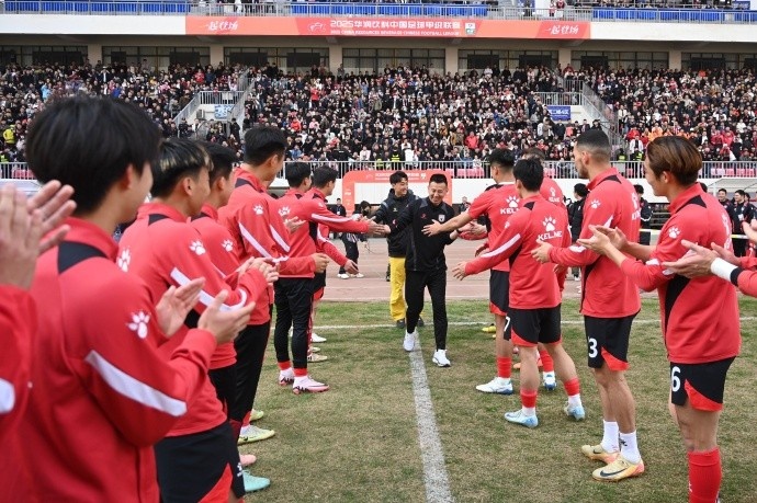 今日賽前，俱樂部為前球員馬曉磊及文爍舉行了退役儀式