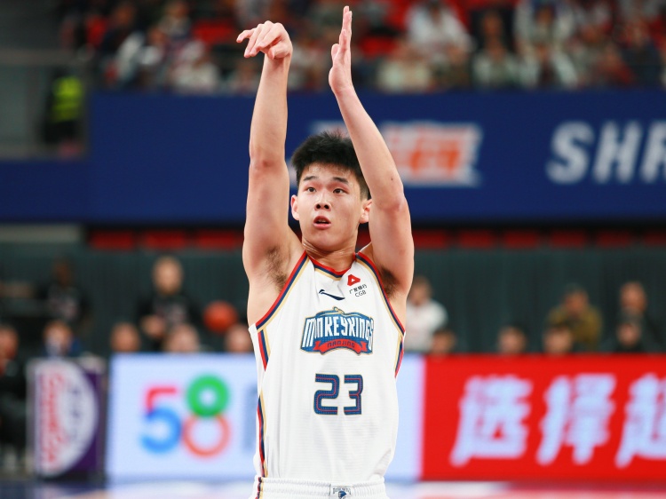狀態(tài)可以！林葳半場8中5拿到13分1板1助