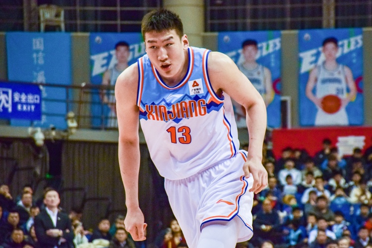 高效輸出！李炎哲半場(chǎng)7中5拿到12分2板1助1斷2帽