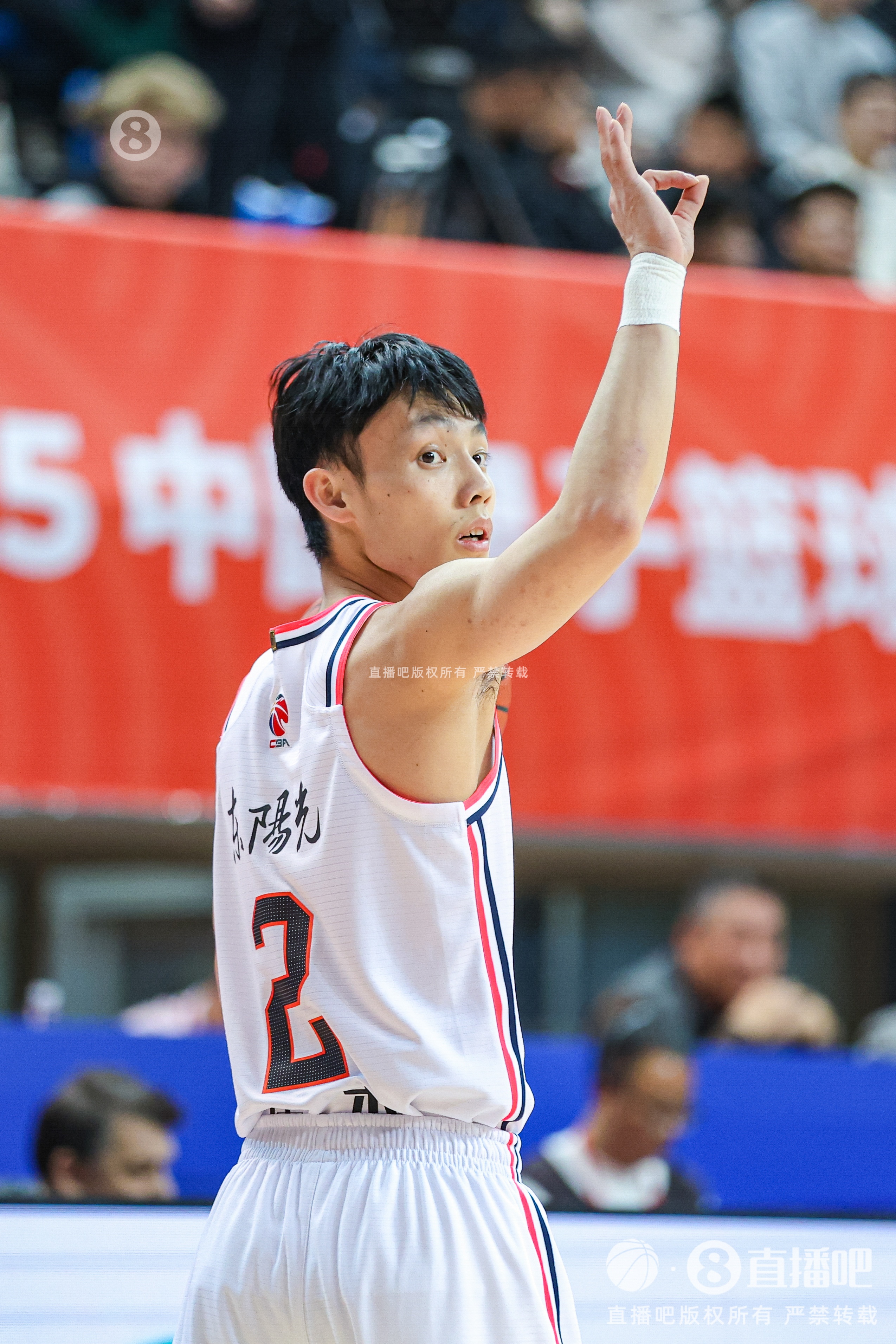 鐵人！本賽季CBA常規(guī)賽僅17名球員做到46場全勤 徐杰、鄒陽在列