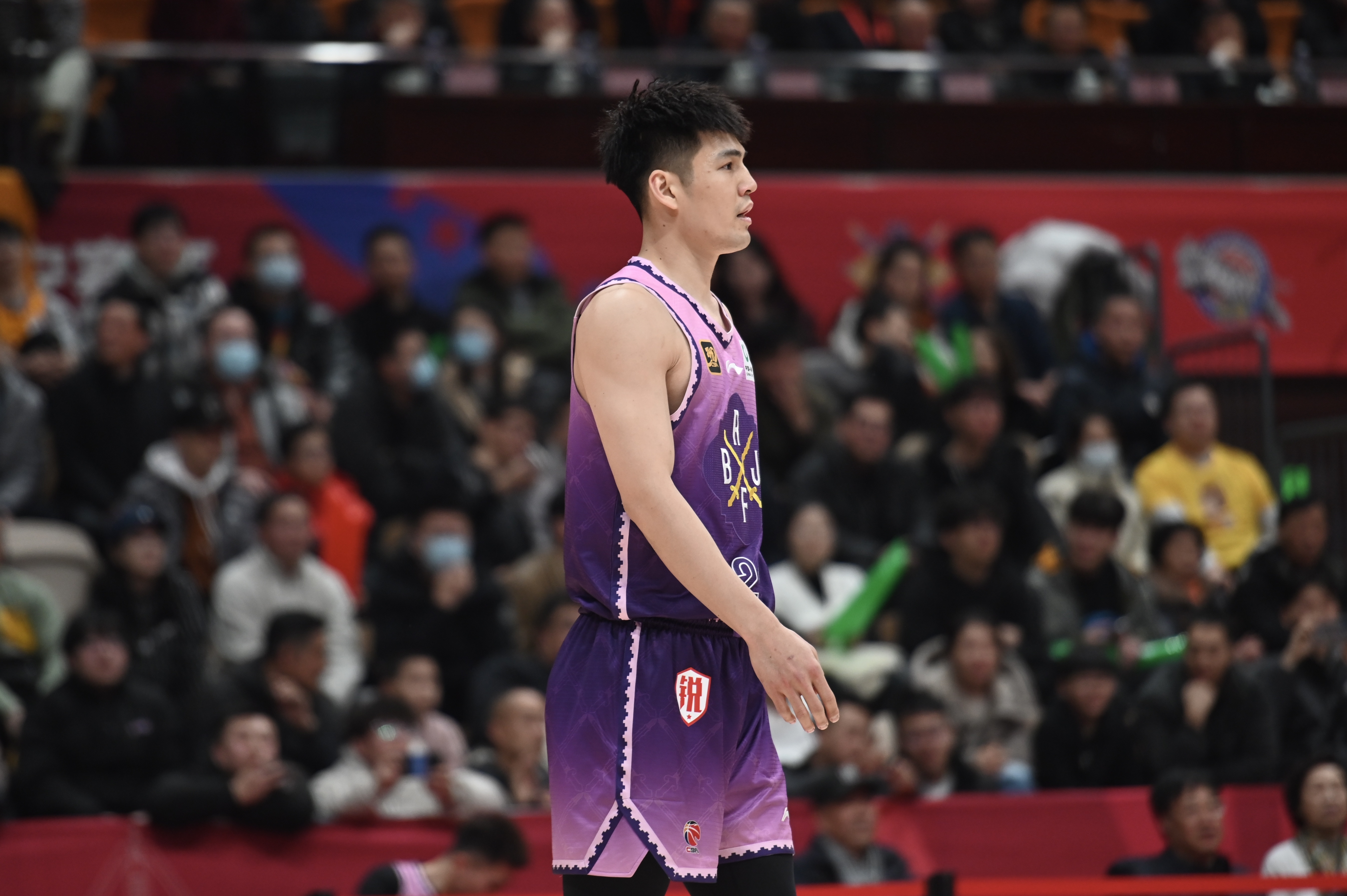 表現(xiàn)可以！陳國(guó)豪8中5拿到13分3板1斷
