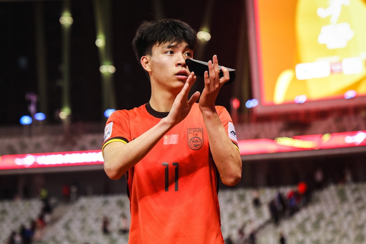 期待首秀！18歲王鈺棟入選中澳戰(zhàn)名單&穿11號，首進國足正賽名單